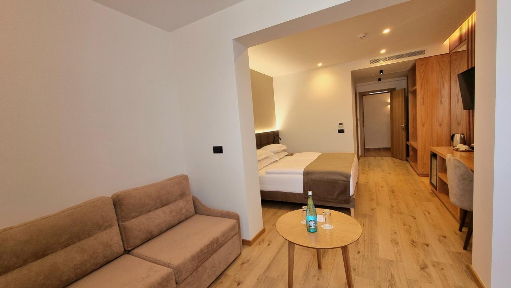 Sibb Hotel Tirana Zewnętrze zdjęcie