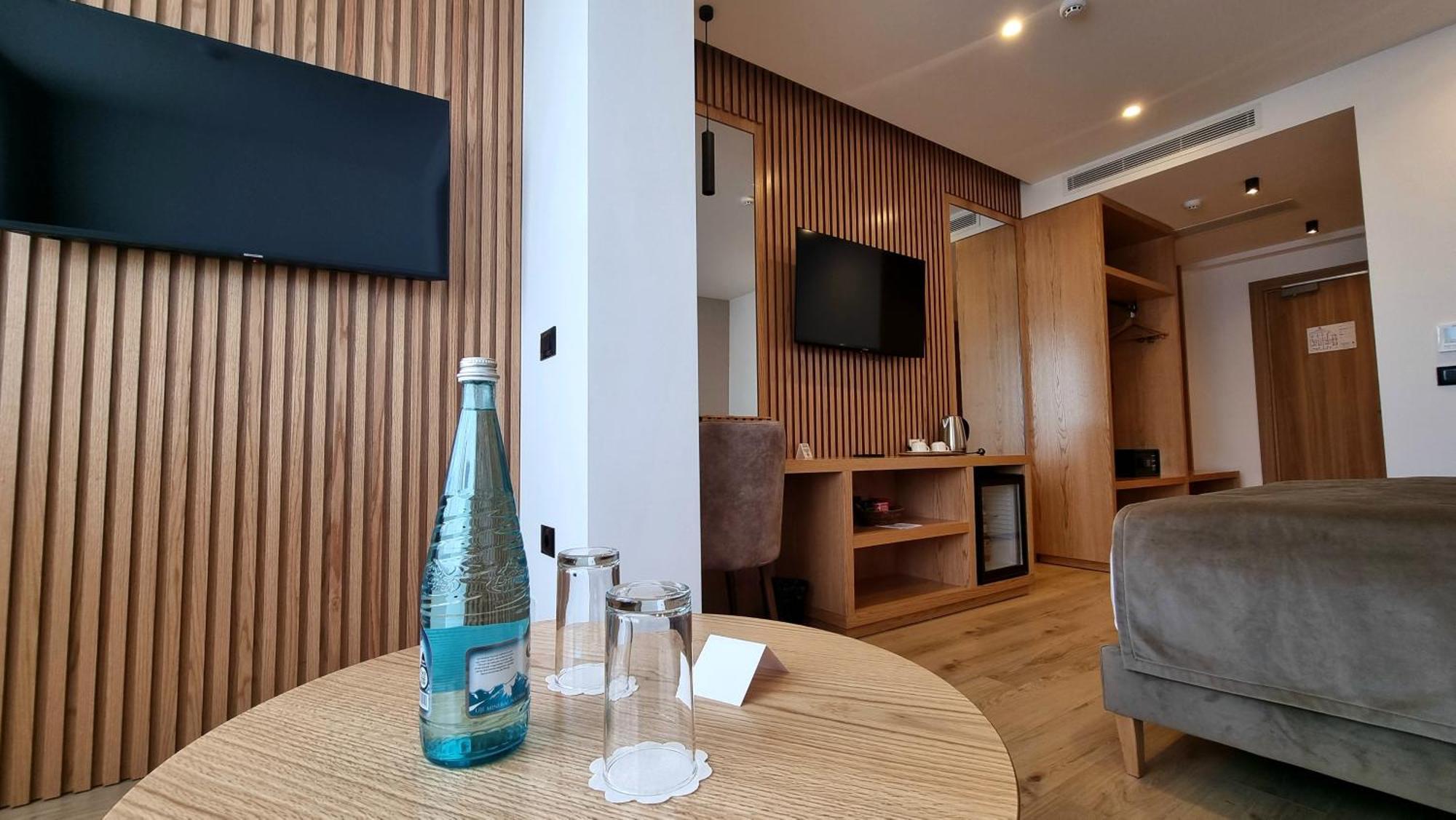 Sibb Hotel Tirana Zewnętrze zdjęcie