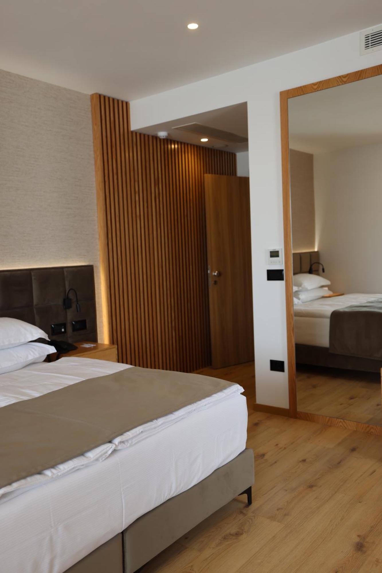 Sibb Hotel Tirana Zewnętrze zdjęcie