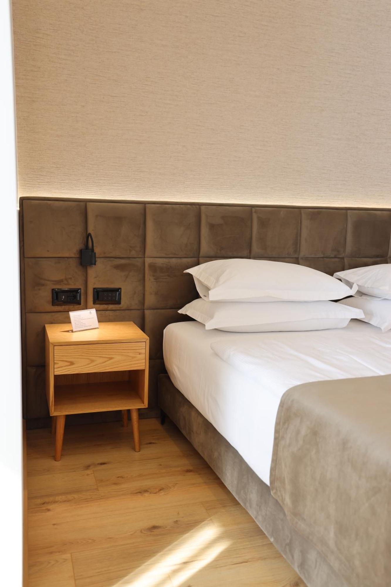 Sibb Hotel Tirana Zewnętrze zdjęcie