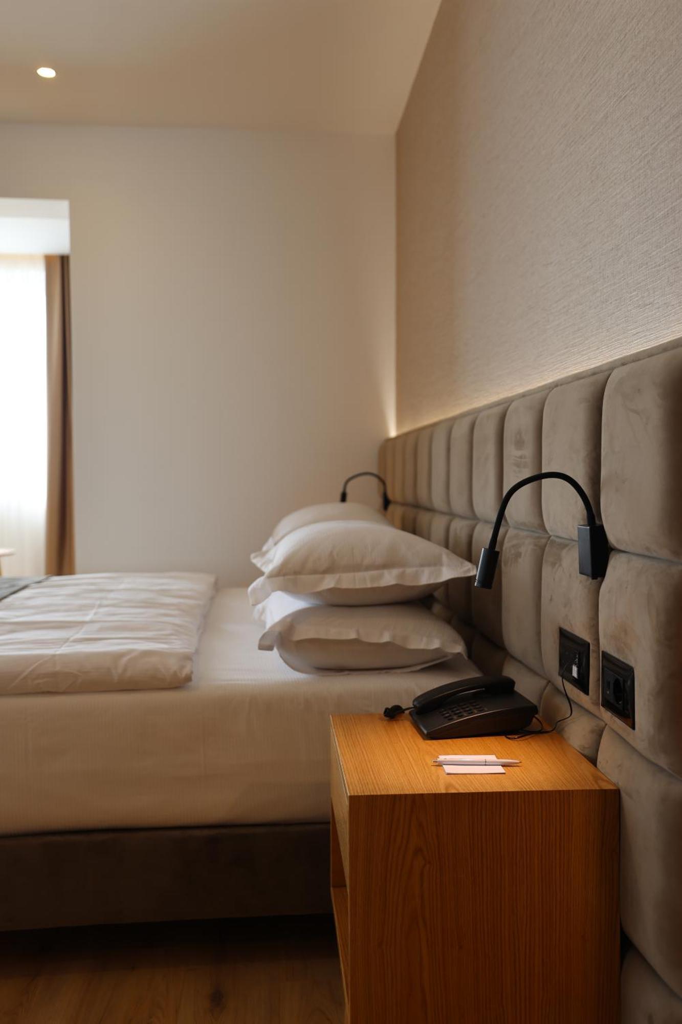 Sibb Hotel Tirana Zewnętrze zdjęcie