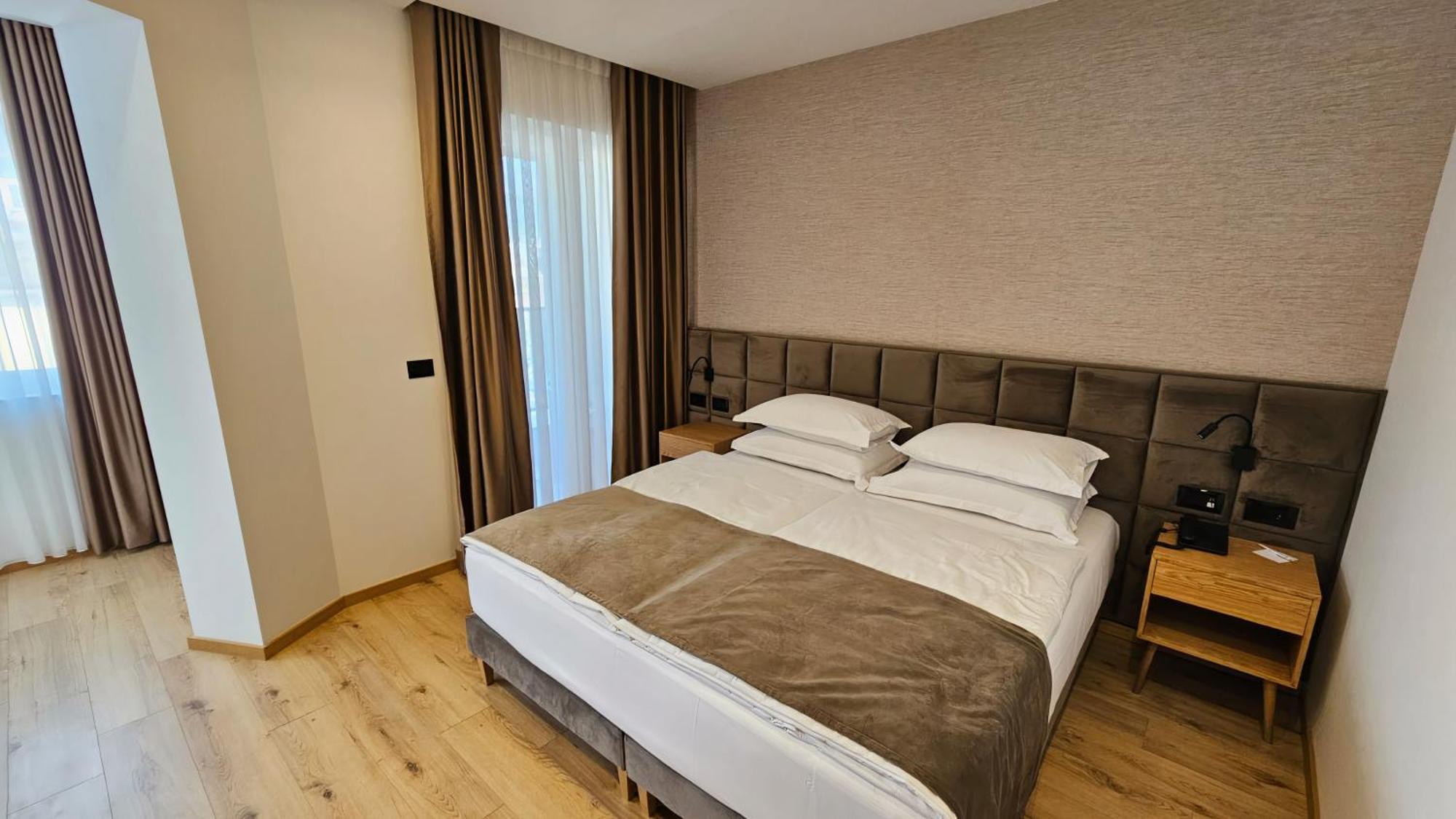 Sibb Hotel Tirana Zewnętrze zdjęcie