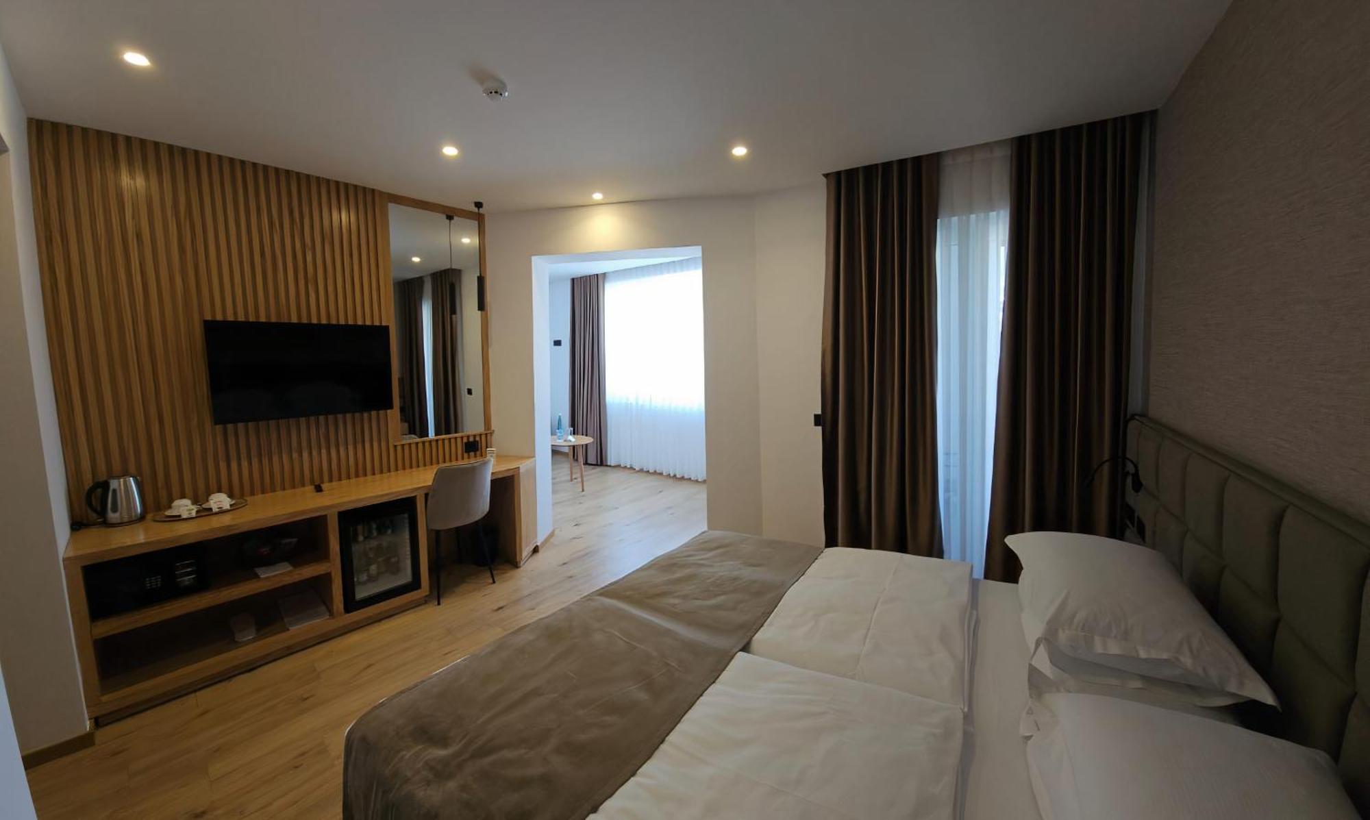 Sibb Hotel Tirana Zewnętrze zdjęcie