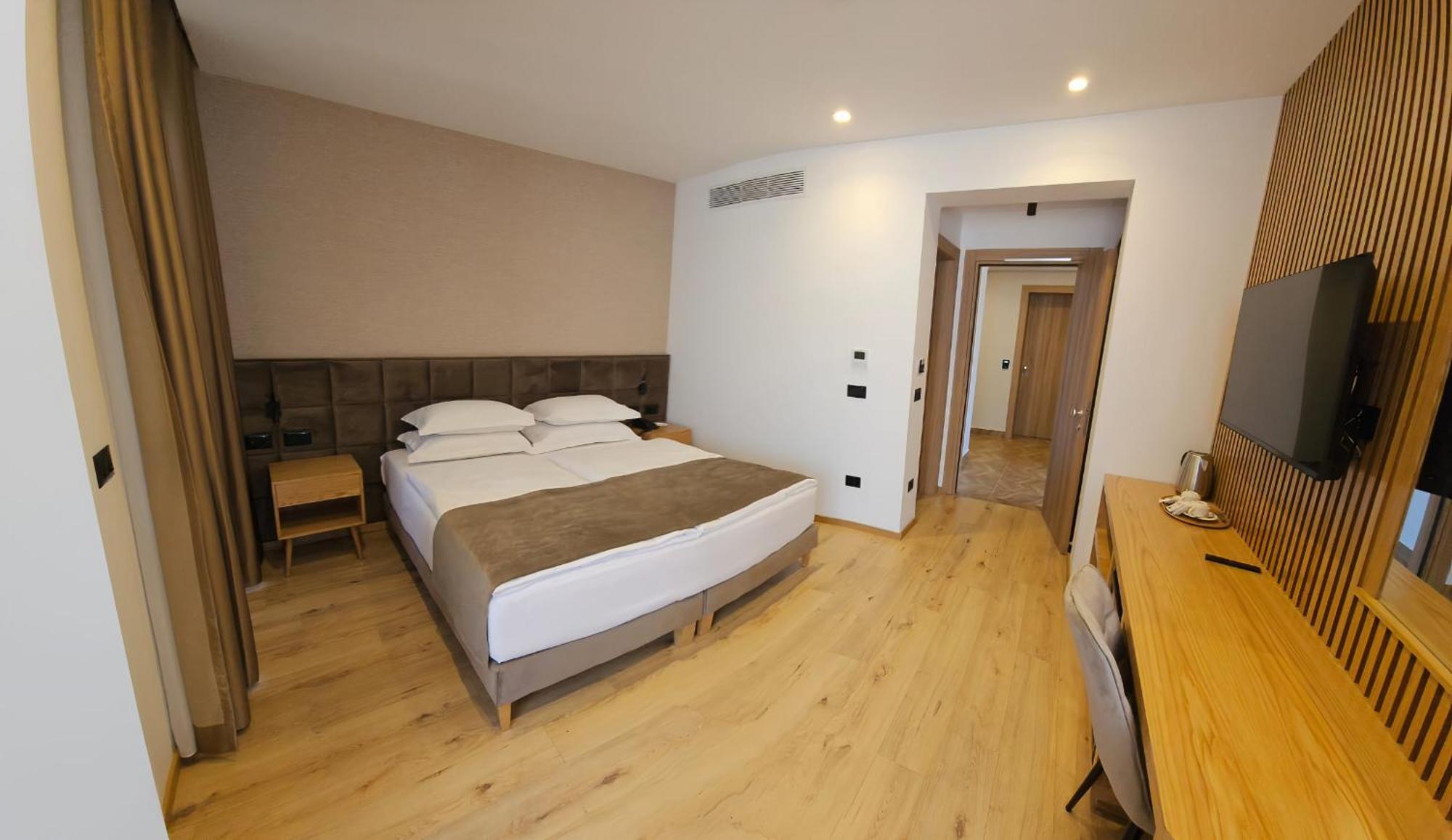 Sibb Hotel Tirana Zewnętrze zdjęcie
