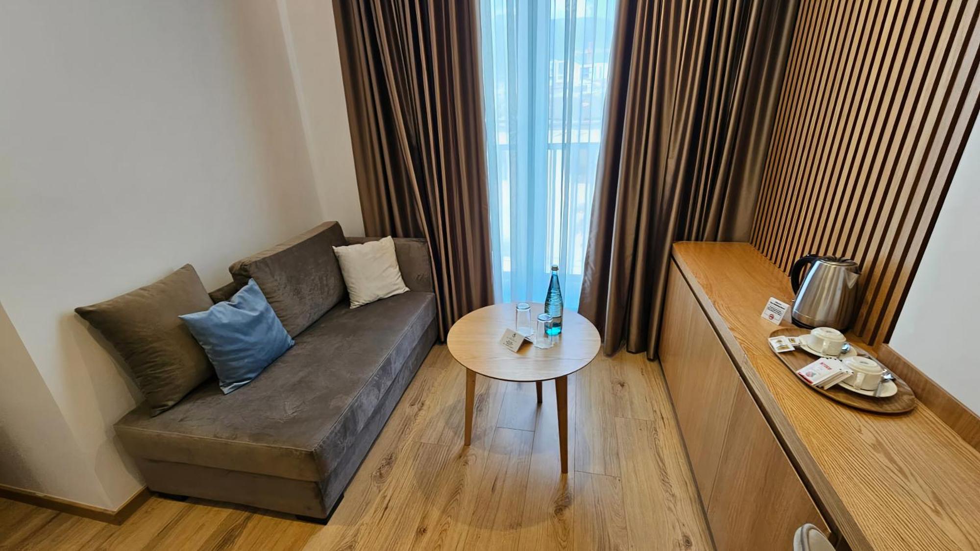 Sibb Hotel Tirana Zewnętrze zdjęcie
