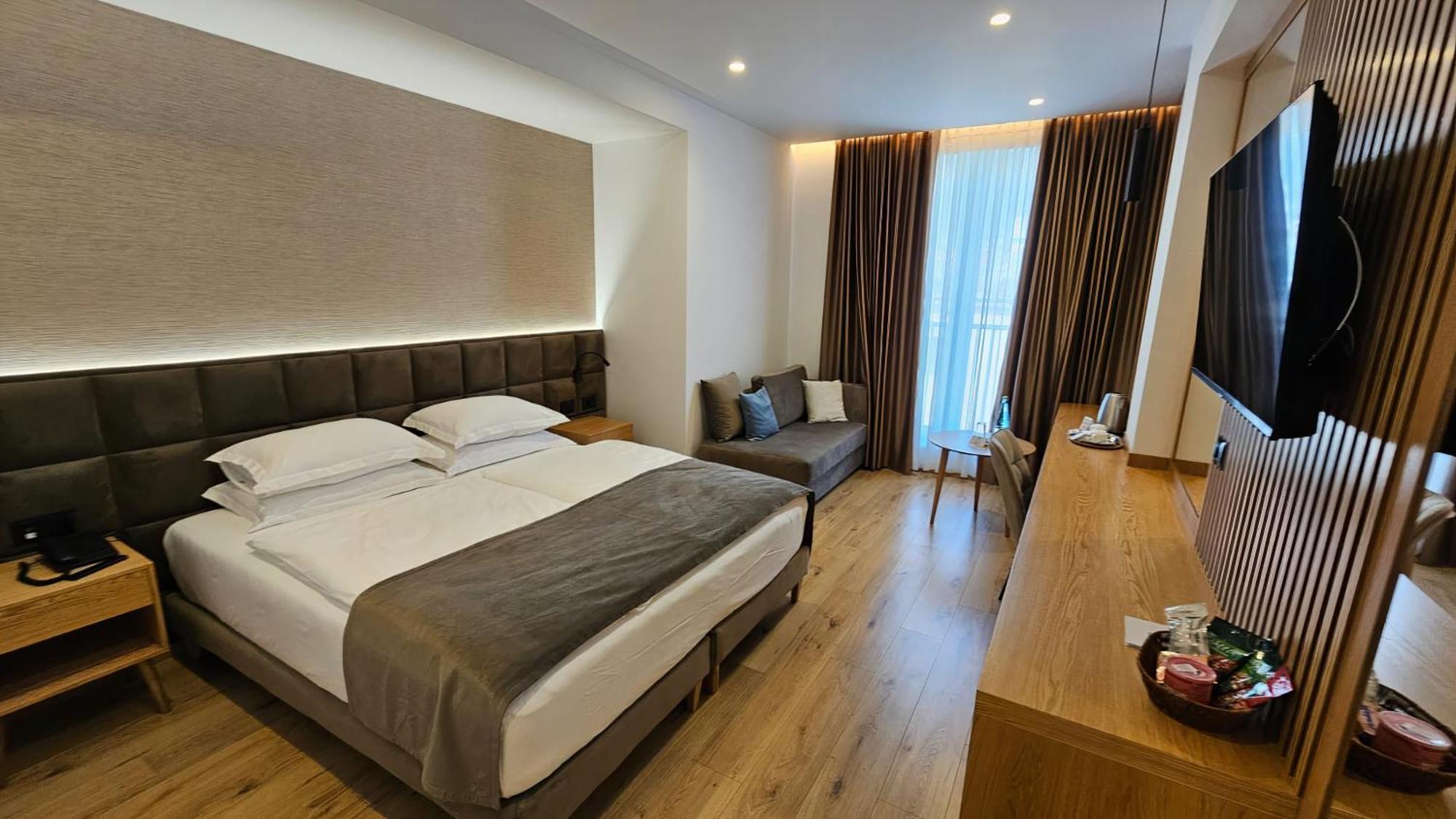 Sibb Hotel Tirana Zewnętrze zdjęcie