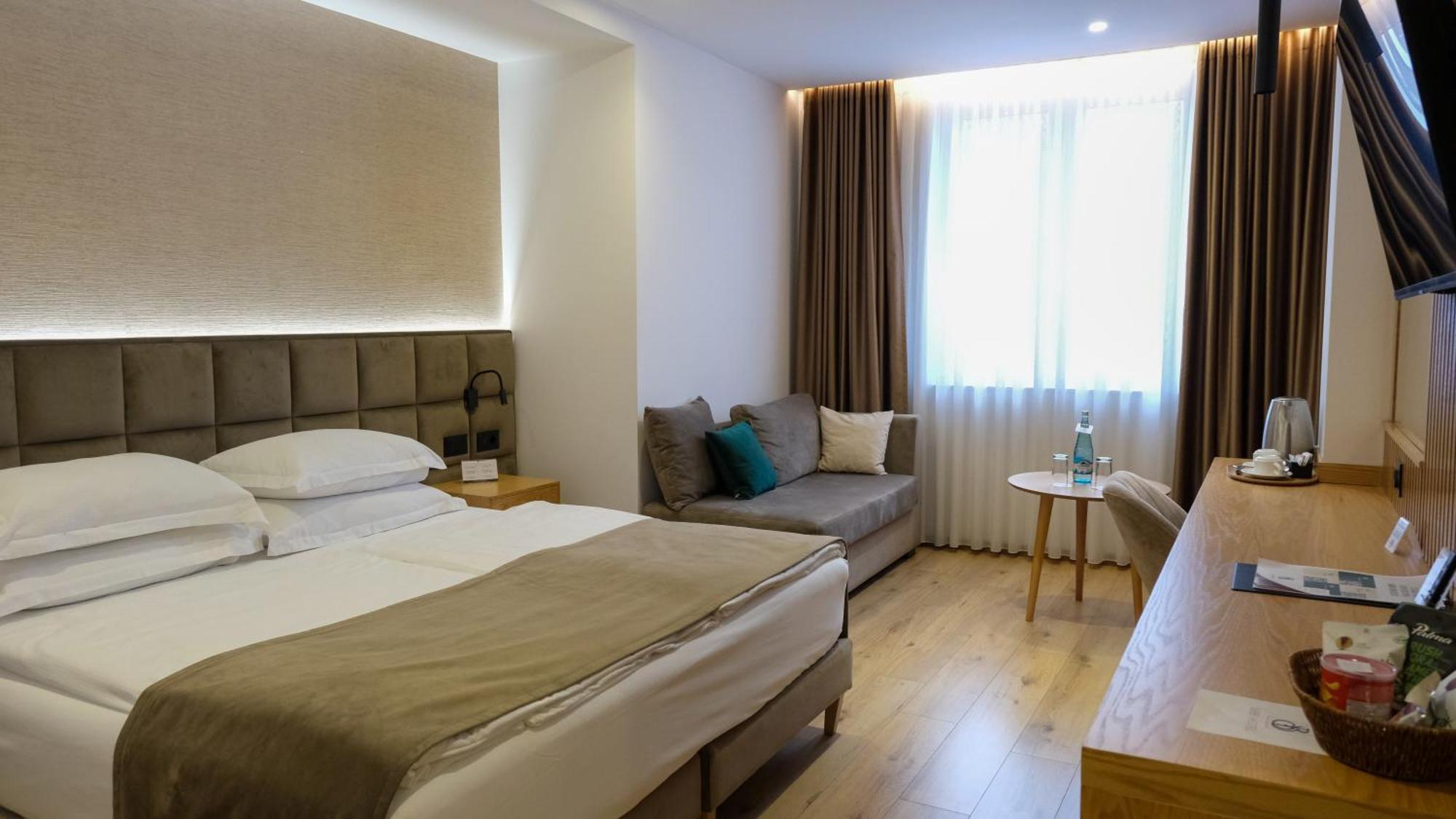 Sibb Hotel Tirana Zewnętrze zdjęcie