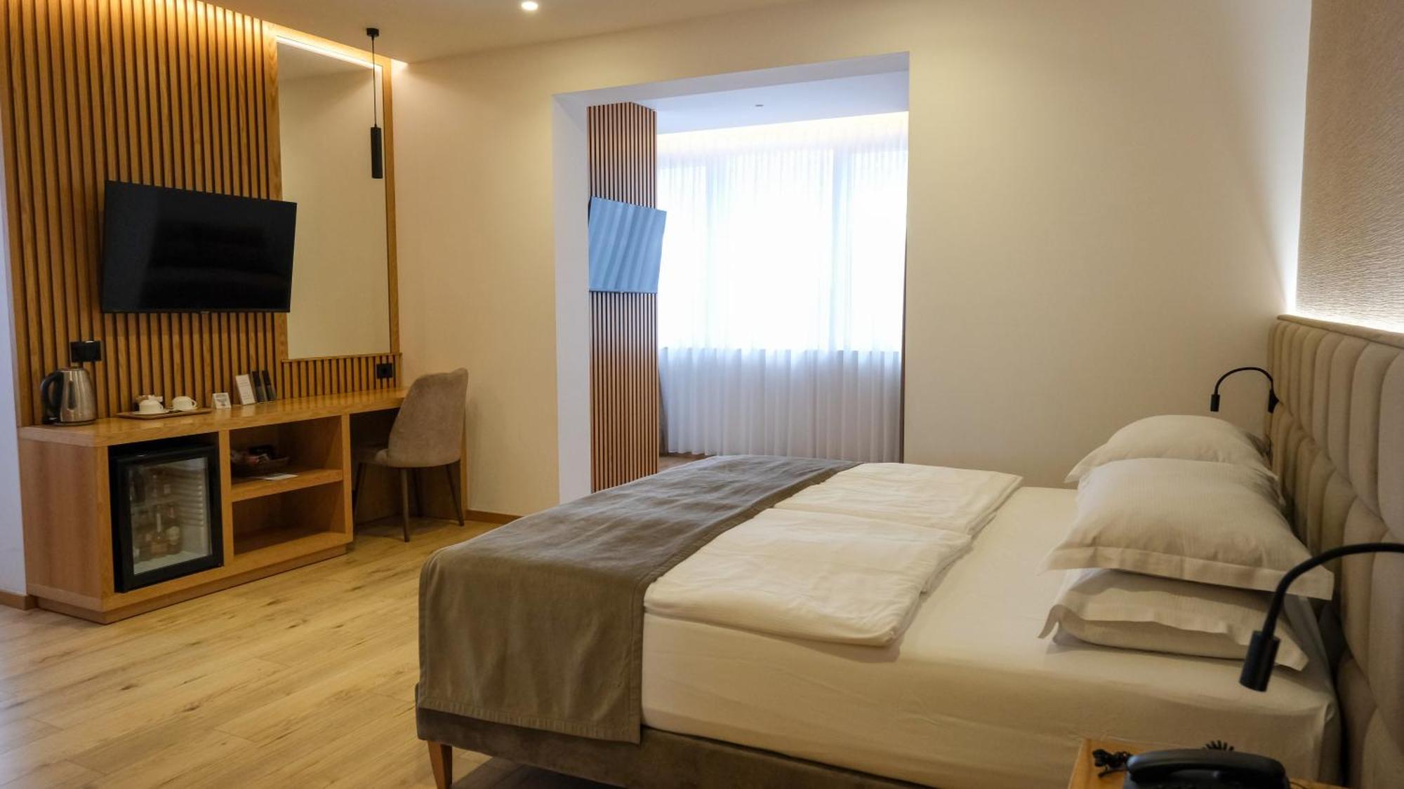 Sibb Hotel Tirana Zewnętrze zdjęcie