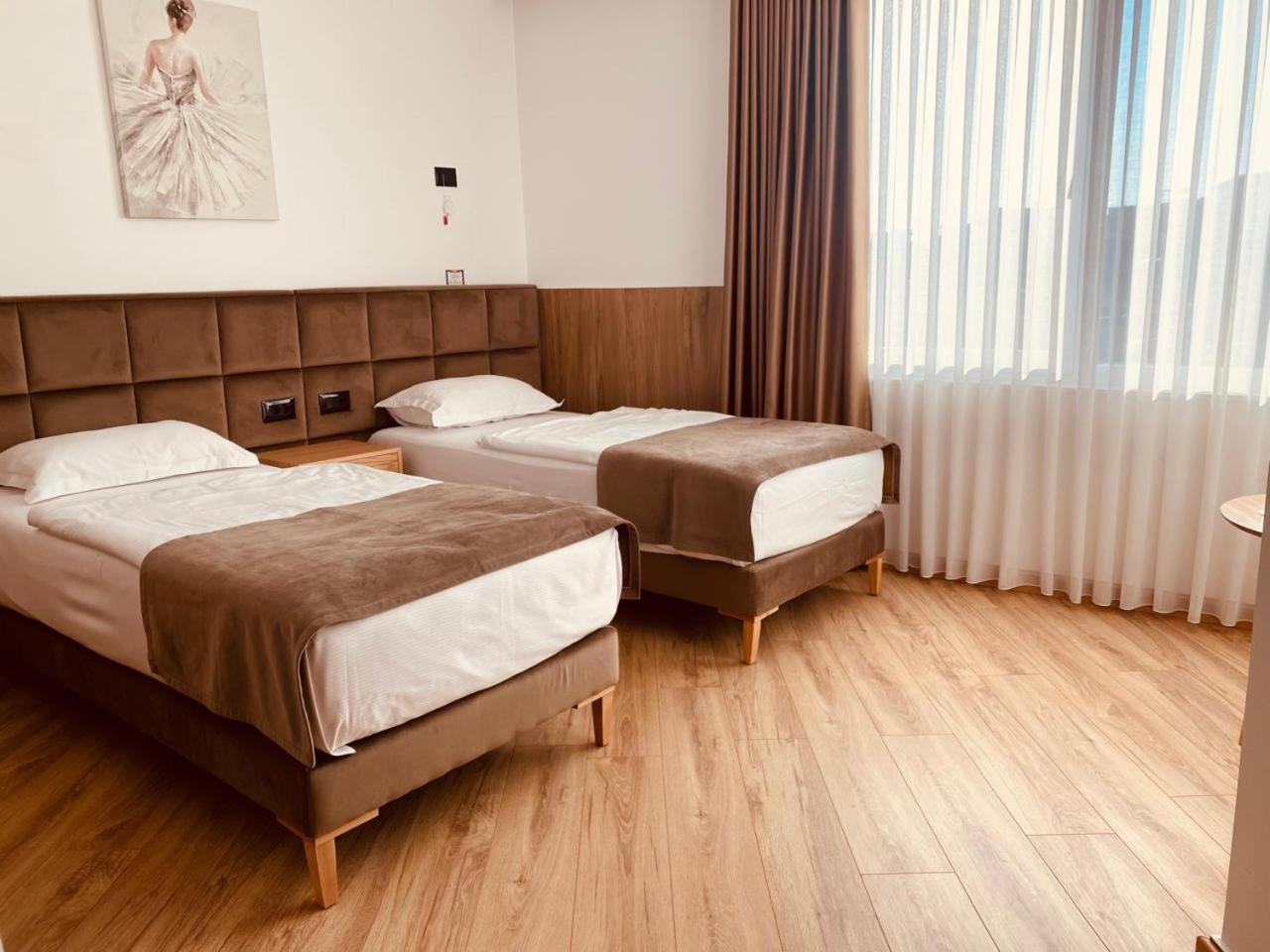 Sibb Hotel Tirana Zewnętrze zdjęcie